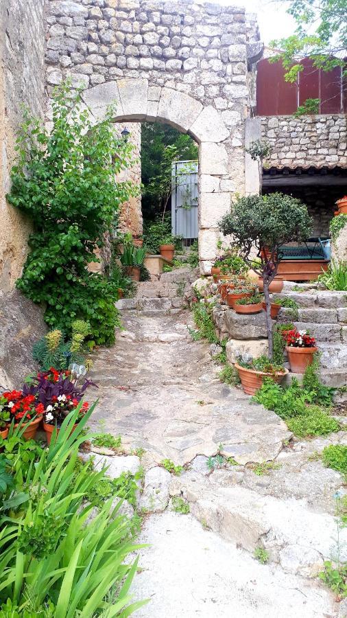 La Garde Adhemar, L'Escalier Medieval 外观 照片