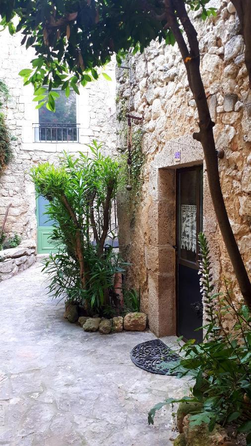 La Garde Adhemar, L'Escalier Medieval 外观 照片